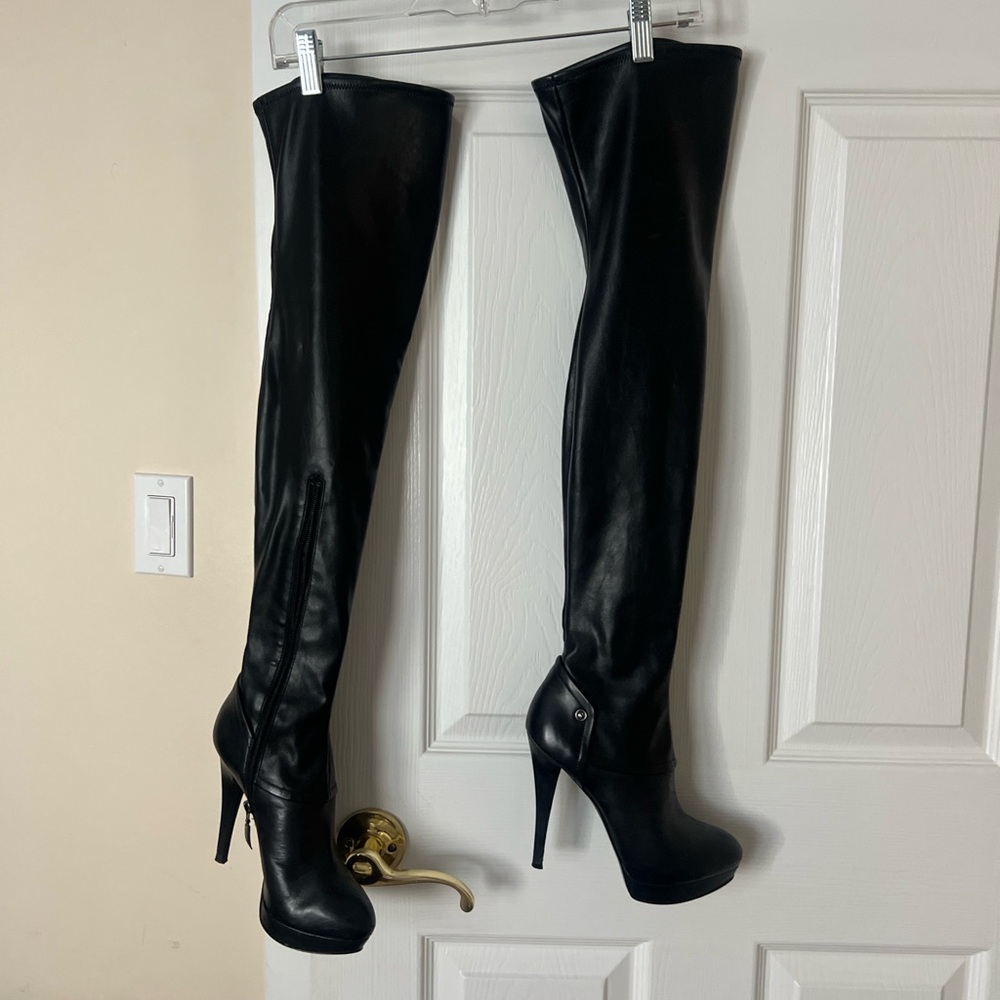 Elegant Black Over-the-Knee Boots